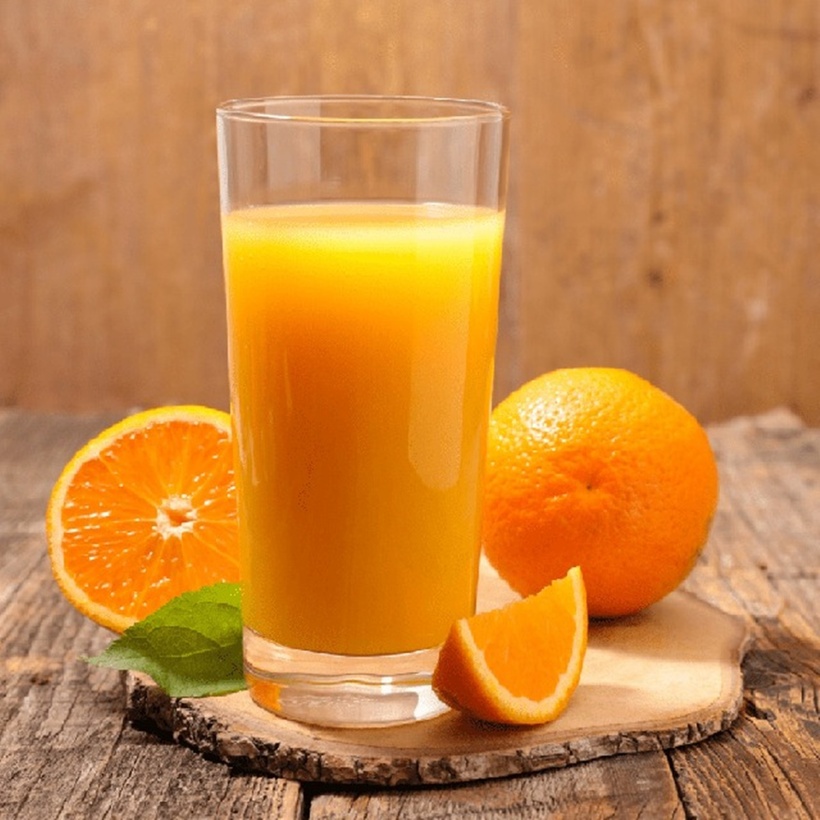 Nước cam có thể là một thức uống bổ dưỡng nếu được tiêu thụ đúng cách và với lượng vừa phải. Tuy nhiên, cần lưu ý đến hàm lượng đường và việc thiếu chất xơ so với ăn nguyên quả cam.