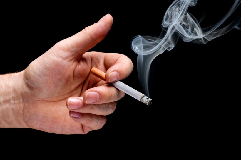 Hút thuốc lá thường xuyên có nguy cơ mắc ung thư cao. Ảnh minh họa.