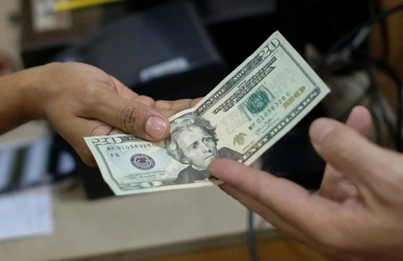 Tờ tiền vô chủ ở bãi đỗ xe mang "vận may" 1 triệu USD cho bác thợ mộc ở Mỹ. Ảnh minh họa