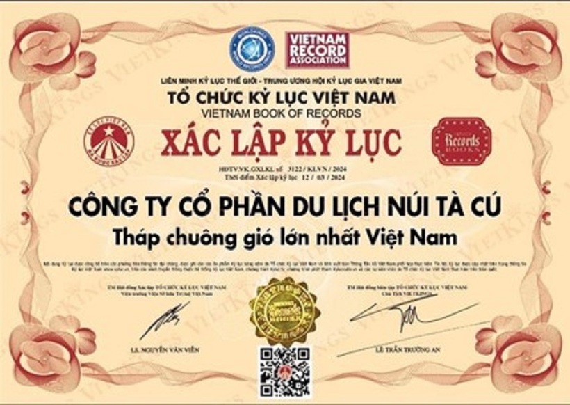 Bằng kỷ lục Tháp chuông gió lớn nhất Việt Nam năm 2024.