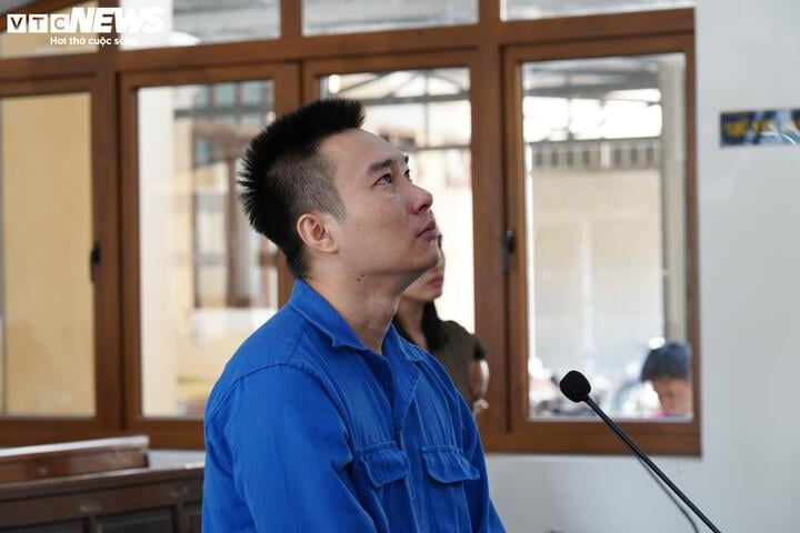 Danh Sơn bật khóc khi nghe toà tuyên án tử hình. Ảnh: VTC News