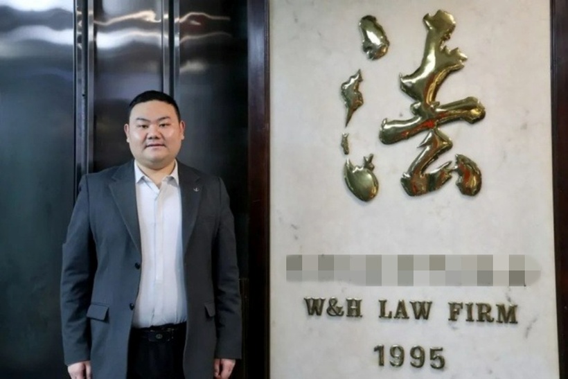 Anh bắt đầu làm việc tại Công ty luật Weiheng Bắc Kinh. Ảnh: Peking University.
