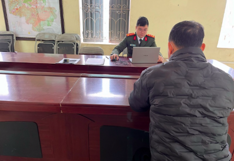 Ông Đ.Đ.C làm việc với cơ quan Công an. Ảnh CACC