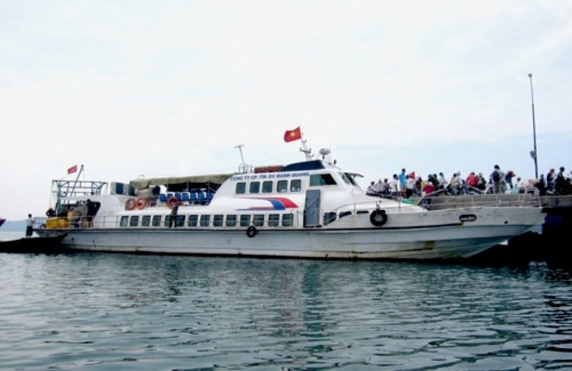 Tàu ra đảo Cô Tô. Ảnh minh họa.