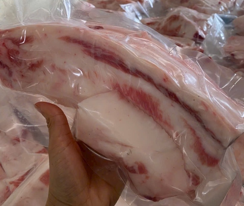 Những ngày gần đây, thịt mỡ khẩu lợn đen đã trỗi dậy mạnh mẽ, trở thành một mặt hàng "hot" trên thị trường. Ảnh: VietNamnet