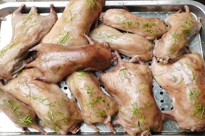 Chuột dừa lại được bán với mức giá cao hơn, từ 150.000 - 200.000 đồng/kg.