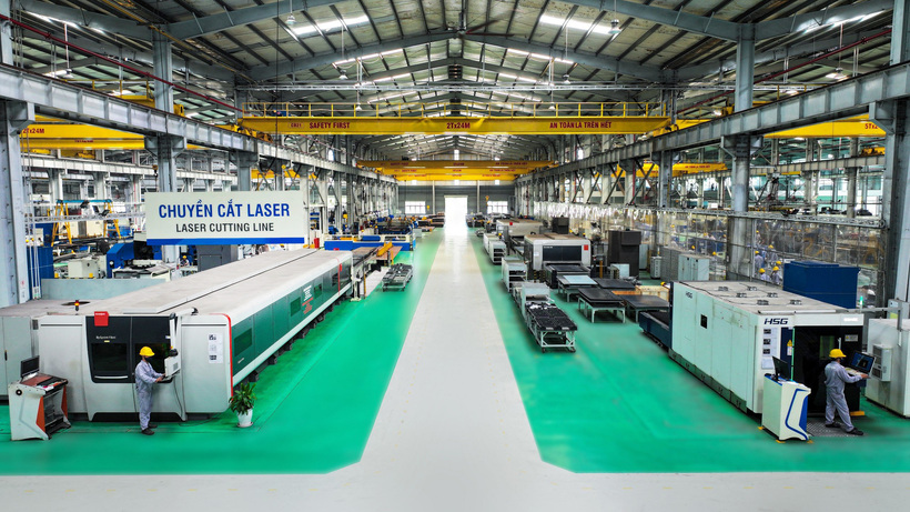 Dây chuyền cắt laser tại Trung tâm Cơ khí.JPG