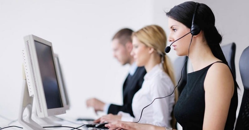 Biên dịch viên là người chịu trách nhiệm chuyển đổi văn bản viết hoặc lời nói từ một ngôn ngữ (ngôn ngữ nguồn) sang một ngôn ngữ khác (ngôn ngữ đích). Ảnh minh họa.