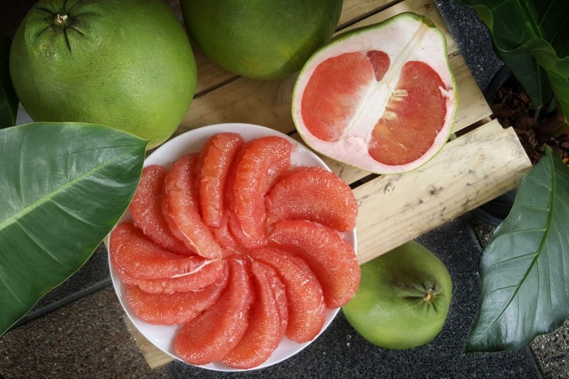 Bưởi nhẹ thường là có nhiều vỏ, ít nước, mùi vị kém ngon.