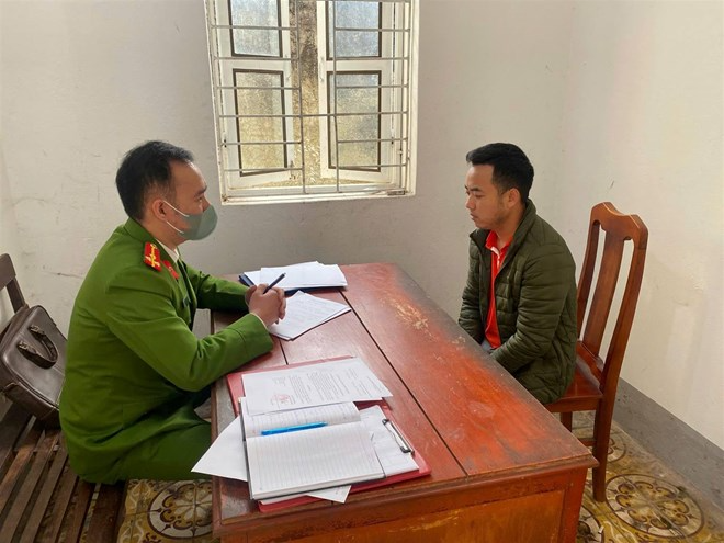Ra tù chưa lâu, Giàng A Giống lại bị bắt vì lừa bán người qua biên giới. Ảnh: Lao Động