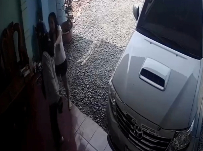 Mạng xã hội xuất hiện đoạn video ghi lại cảnh mâu thuẫn giữa nam shipper và cô gái. Ảnh: Tuổi Trẻ Online
