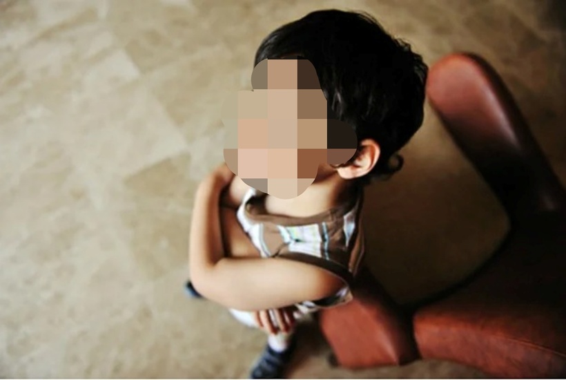Hành động cậu bé đứng tiểu vào cốc của khách tại nhà hàng khiến thực khách không khỏi khó chịu, tuy nhiên sự dung túng của người mẹ càng làm tăng thêm sự phẫn nộ. Ảnh minh họa.