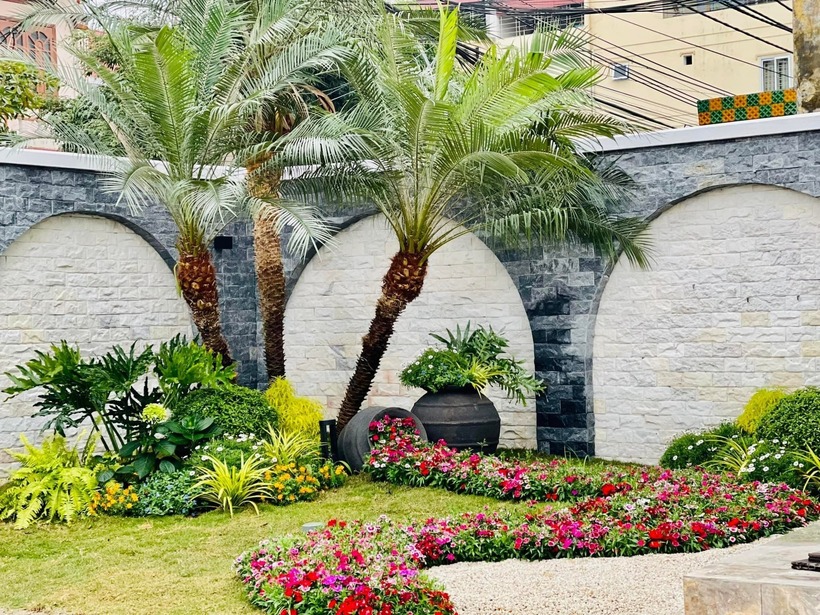 Cây trồng trong nhà không nên sử dụng thuốc trừ sâu vì sẽ ảnh hưởng đến sức khỏe của chính bạn.