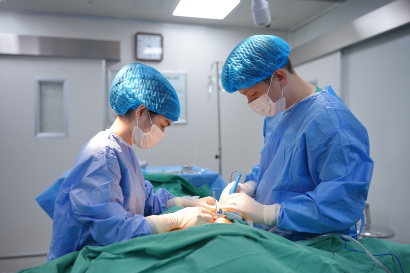 Nhiều chị em ngã ngửa khi bị các cơ sở làm đẹp "lừa" nâng ngực bằng mỡ tự thân, nhưng thực chất là chất làm đầy. Ảnh minh họa