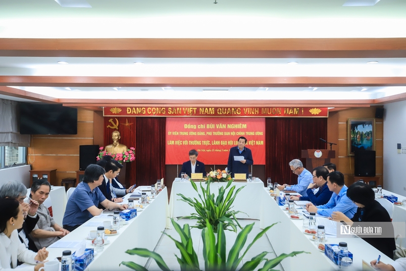 Quang cảnh buổi làm việc.