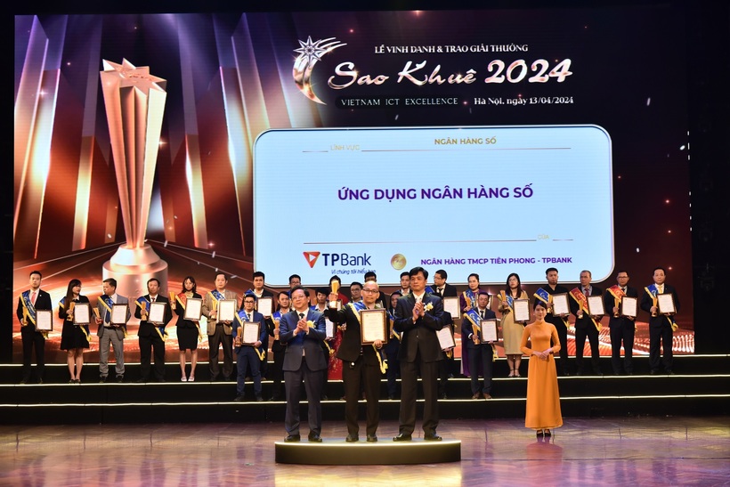TPBank lập “hat-trick” giải thưởng tại Lễ vinh danh và trao giải thưởng Sao Khuê 2024 - 1