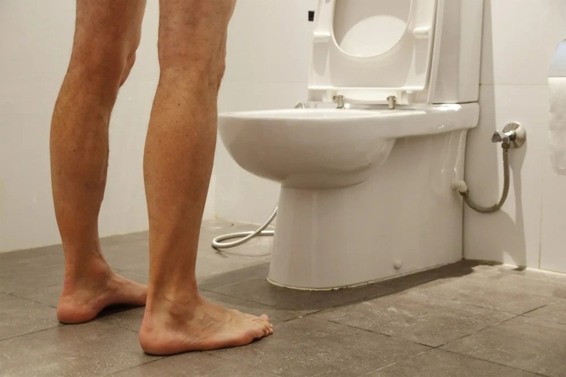 Nhiều người có thói quen đi tiểu sau khi quan hệ, nhưng đối với việc này, bác sĩ khuyên mọi người không nên vội vàng. Ảnh minh họa.