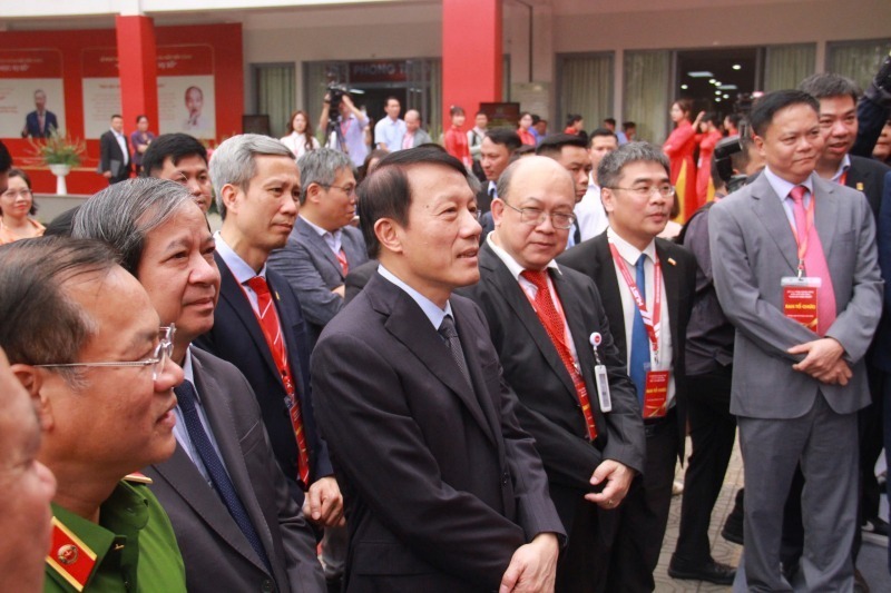 Bộ trưởng Lương Tam Quang và các đại biểu tham dự buổi lễ.
