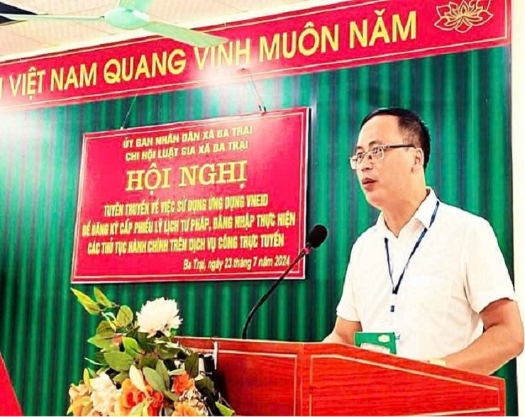 Luật gia Vũ Mạnh Cường - Chi Hội trưởng Chi Hội Luật gia xã Ba Trại.