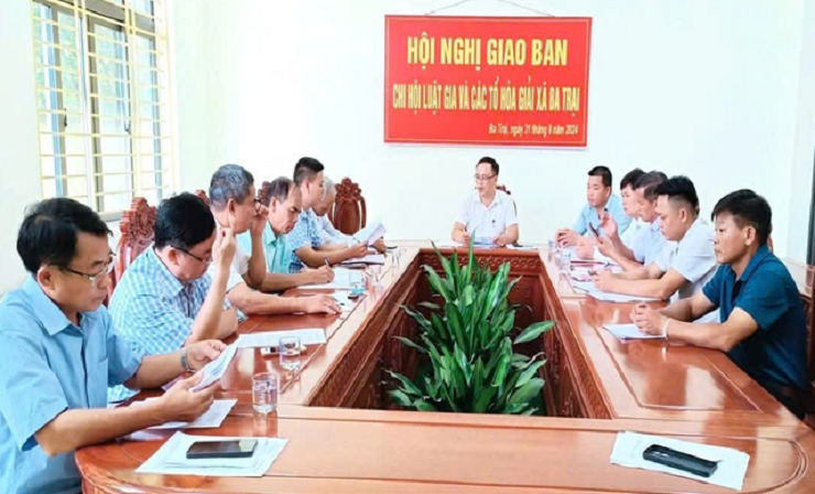 Chi Hội Luật gia xã Ba Trại duy trì giao ban với các Tổ hòa giải.