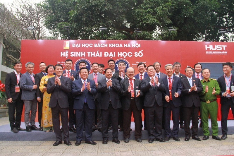 Thủ tướng Phạm Minh Chính với các đại biểu tham dự buổi lễ.