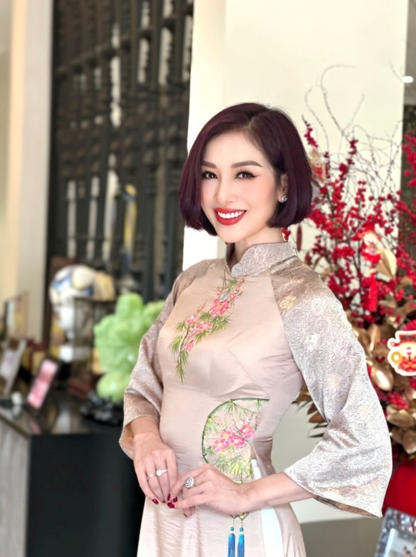 Dịp Tết 2023, gia đình Hoa khôi Thu Hương đã tổ chức tiệc tân gia giới thiệu với bạn bè thêm một không gian sống rộng rãi, thoáng đãng với tầm nhìn đẹp tại Tân Mỹ (quận 7, TP.HCM).