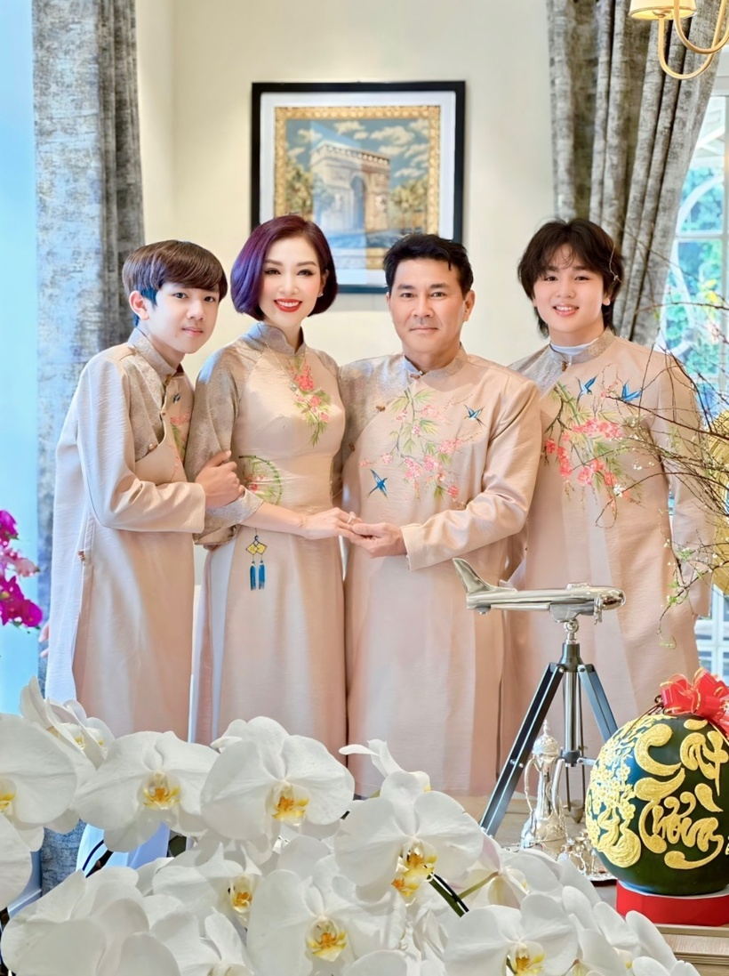 Theo chia sẻ của Thu Hương, cơ ngơi này rất gần căn nhà triệu đô khác của chị ở khu Phú Mỹ Hưng (quận 7), thuận tiện cho gia đình di chuyển qua lại giữa hai nhà khi cần.