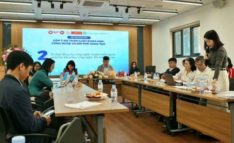 TS. Nguyễn Thị Thu Nga - Viện chiến lược và khoa học thanh tra (người đứng phát biểu) tại hội nghị.