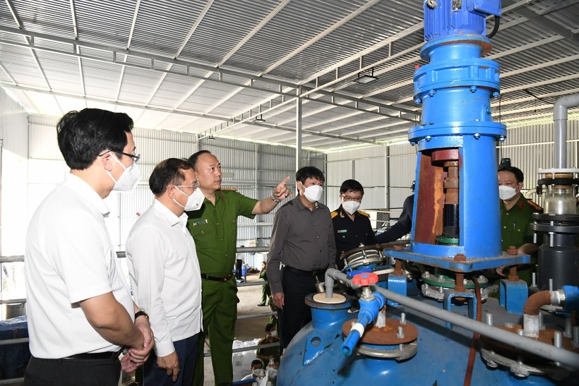 Trong cơ sở này có 7 hệ thống bình phản ứng làm lạnh dung tích lớn, máy li tâm, máy xử lý mùi, máy bơm hút chân không, máy lọc nước.