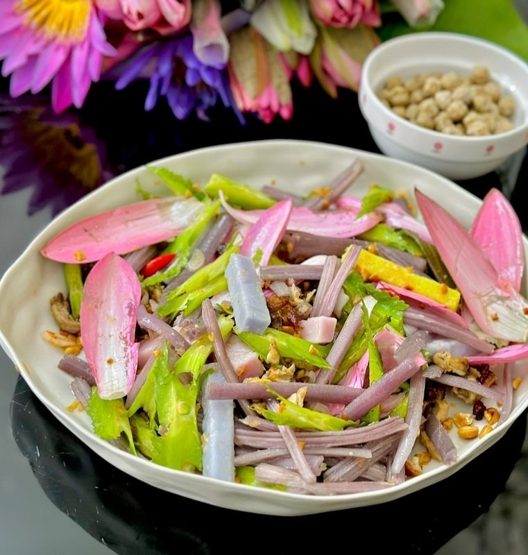 Bánh đá Hà Giang chinh phục trái tim của du khách bởi hương vị độc lạ, dân dã mà vô cùng hấp dẫn.