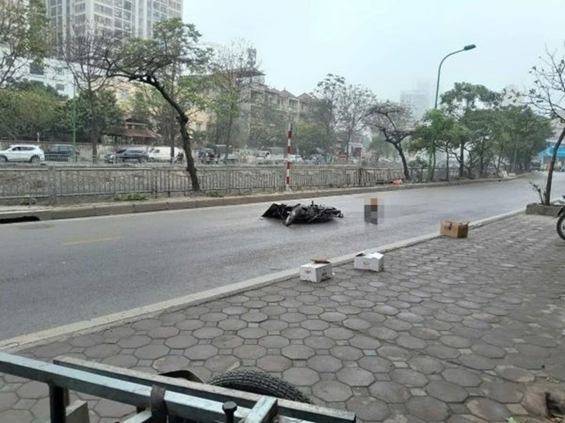Xe máy của nạn nhân ở hiện trường. Ảnh: Sức khỏe và đời sống