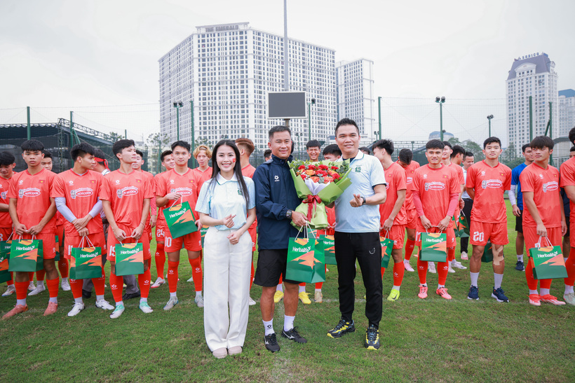 Herbalife Việt Nam đồng hành cùng các Đội Tuyển Bóng Đá Quốc Gia VN chuẩn bị cho mùa giải mới 2025 - 1