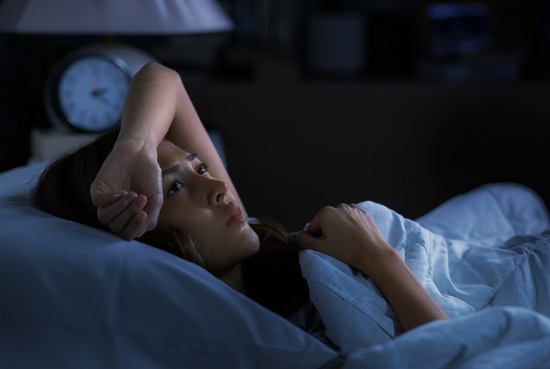 Mất ngủ khiến người bệnh đối diện với nhiều khó khăn trong sinh hoạt và công việc
