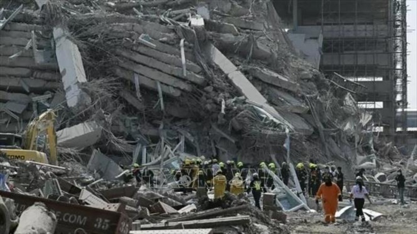 Tòa nhà bị sập do động đất tại Bangkok, Thái Lan, ngày 28/3/2025. Ảnh: France24/TTXVN