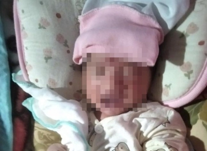 Cơ quan chức năng đã đăng thông báo tìm người thân cho bé gái. Ảnh: Tiền phong