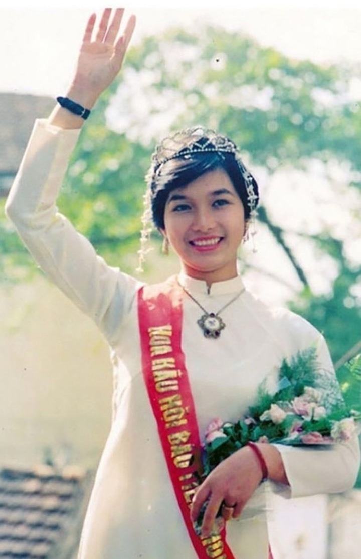 Năm 1988, Bùi Bích Phương đăng quang trong cuộc thi hoa hậu đầu tiên. Khi đó, chị đang là sinh viên năm thứ nhất của khoa tiếng Anh, Trường Đại học Tổng hợp Hà Nội. Số đo ba vòng của hoa hậu là 6-60-88cm, chiều cao 1,58m. Không có lợi thế về chiều cao nhưng Bùi Bích Phương được đánh giá cao bởi vẻ đẹp ngọt ngào, duyên dáng và nền tảng học vấn xuất sắc cùng kỹ năng ứng xử, giao tiếp nổi bật.