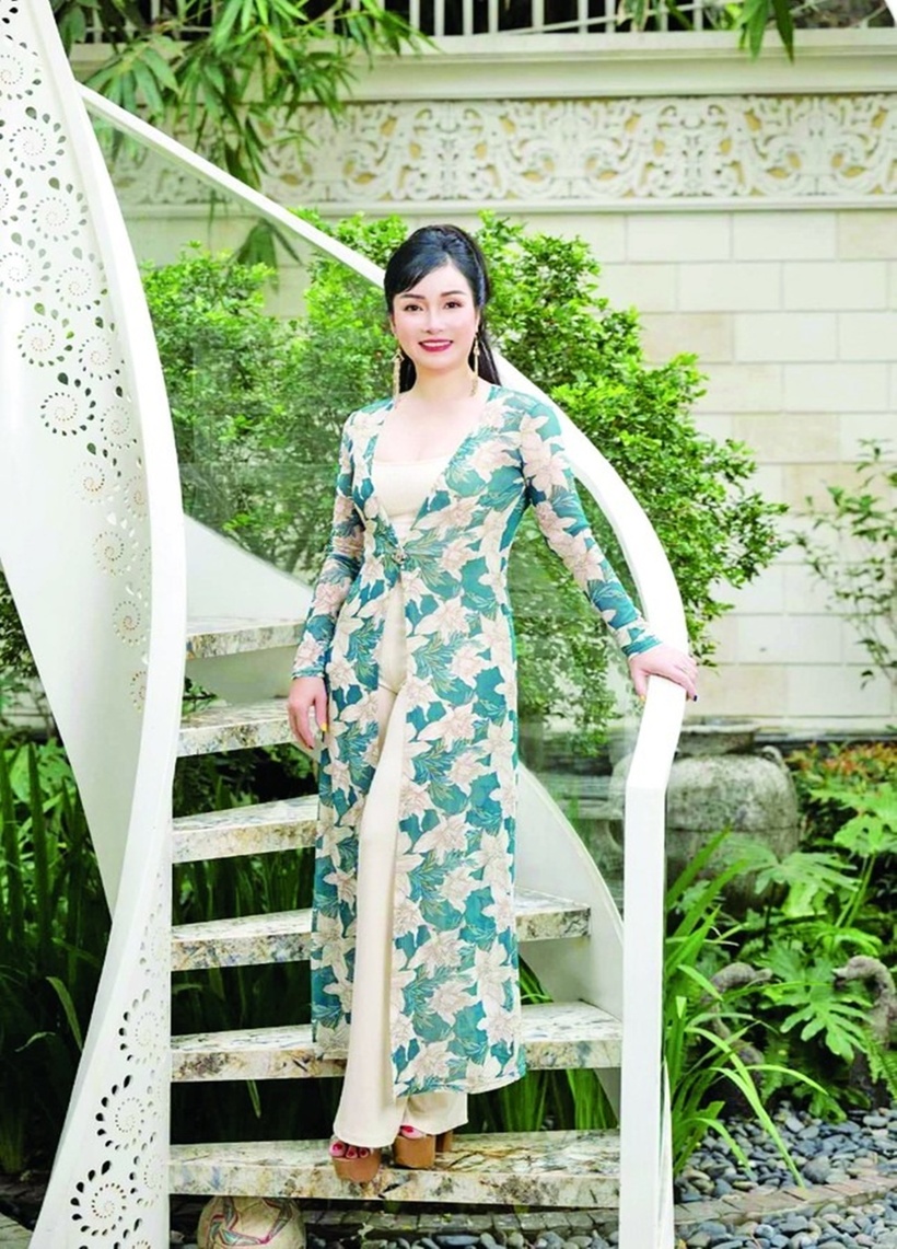 Hiện tại, Bùi Bích Phương làm việc cho Quỹ Giáo dục Cao học Hàn Quốc, trực tiếp điều phối hoạt động tại khu vực Đông Nam Á. Chị góp phần không nhỏ trong việc phát triển, nghiên cứu khoa học, tăng cường hợp tác giáo dục giữa các nhà khoa học Việt Nam và quốc tế. Bên cạnh đó, chị cũng tự đầu tư và phát triển bất động sản trong và ngoài nước.