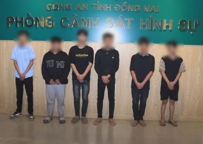 5 đối tượng đang bị tạm giữ hình sự. Ảnh: Sức khỏe và Đời sống