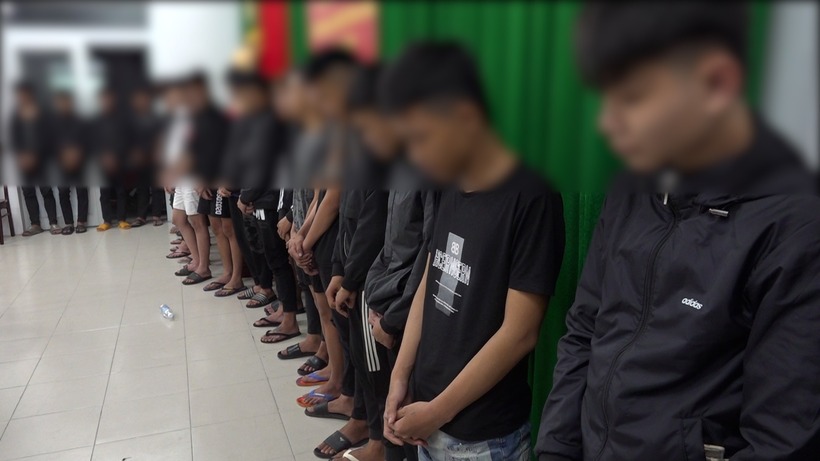 Lực lượng chức năng triệu tập 80 đối tượng làm rõ vụ án gây rối trật tự công cộng. Ảnh: Người Lao Động.