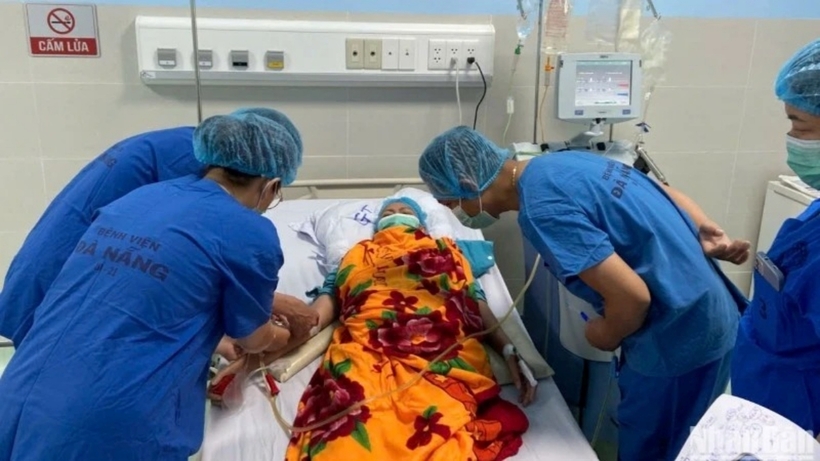 Bệnh nhân có chỉ định ghép tủy bằng phương pháp ghép tế bào gốc tự thân. Ảnh: Nhân Dân