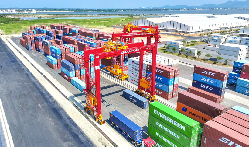 Sản phẩm cẩu eRTG do THACO INDUSTRIES nghiên cứu, sản xuất được lắp đặt tại cảng Chu Lai.
