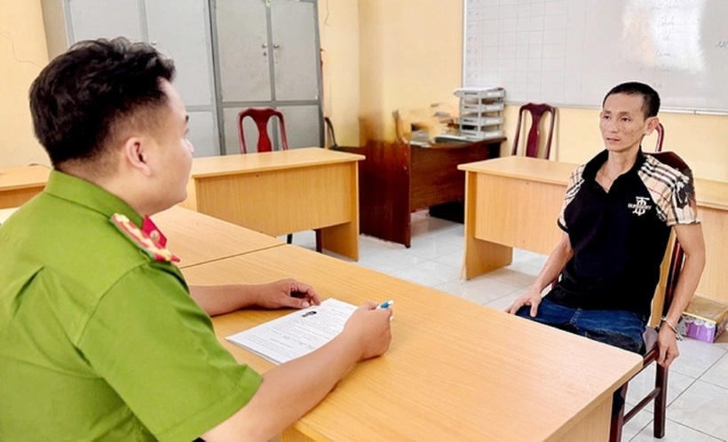 Nguyễn Thanh Tân tại Công an phường Mỹ Phước. Ảnh: Công an tỉnh An Giang.