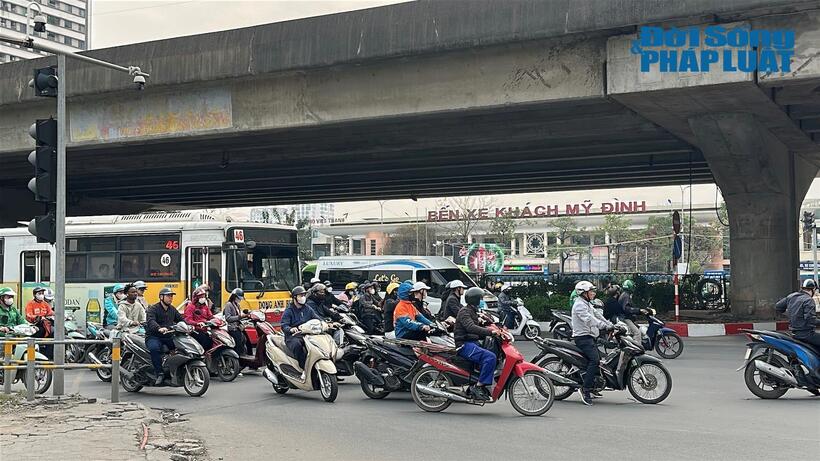 Một bộ phận nhỏ người tham gia giao thông có dấu hiệu không chấp hành quy định của pháp luật về trật tự, an toàn giao thông, mặc dù biết các chế tài xử phạt đã được tăng nặng theo Nghị định 168