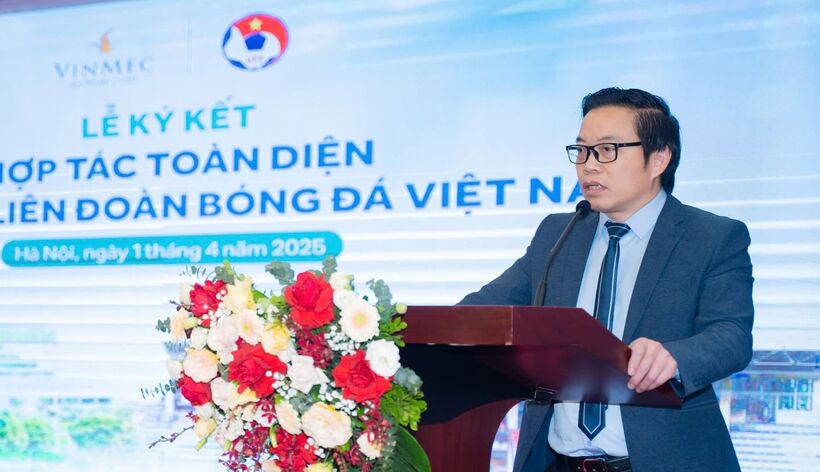 GS.TS.BS Trần Trung Dũng, Giám đốc Trung tâm Chấn thương chỉnh hình và Y học thể thao, Bệnh viện Đa khoa Quốc tế Vinmec Times City phát biểu tại sự kiện.