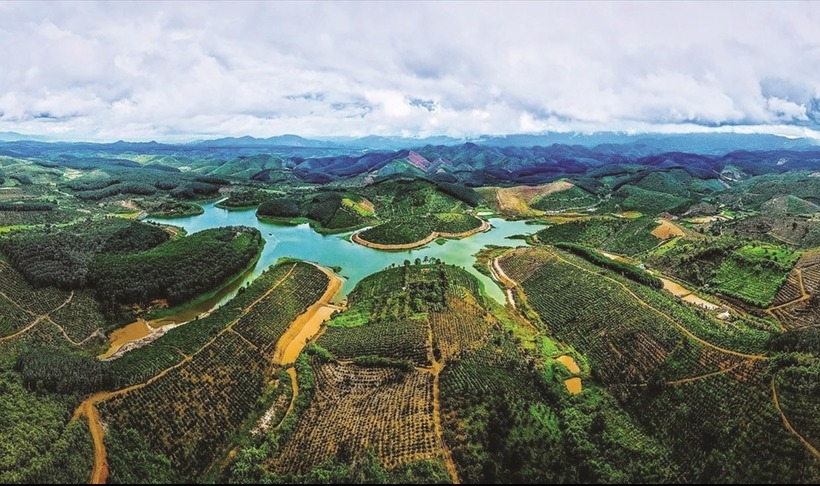 Toàn cảnh dãy núi Nâm Nung. Ảnh: Báo Dân tộc