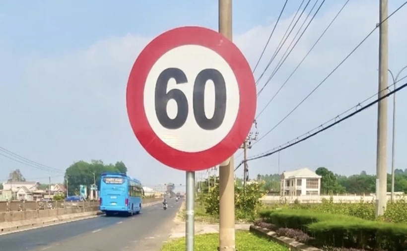 Biển báo tốc độ 60.