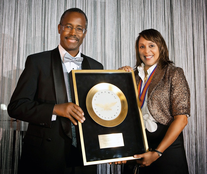 Tiến sĩ Benjamin Solomon Carson nhiều lần được vinh danh. Ảnh: Achievement