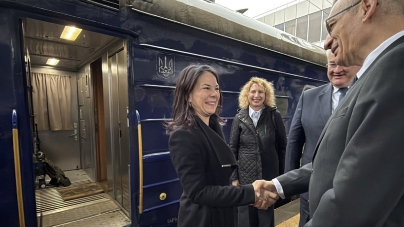 Ngoại trưởng Đức Annalena Baerbock tại nhà ga xe lửa Kiev. Ảnh: Getty Images