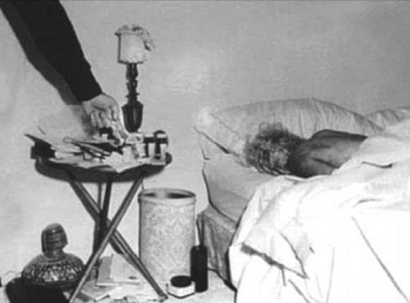 Hiện trường phòng ngủ của Monroe khi cảnh sát đến ngày 5/8/1962. Ảnh: Daily Mail