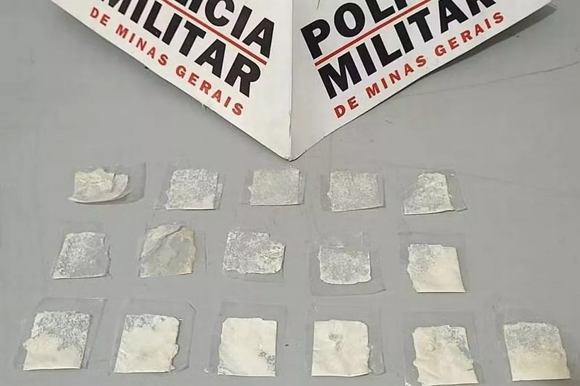 Các gói cocaine được thu hồi từ trường học, một số đã được sử dụng một phần. Ảnh: The Mirror